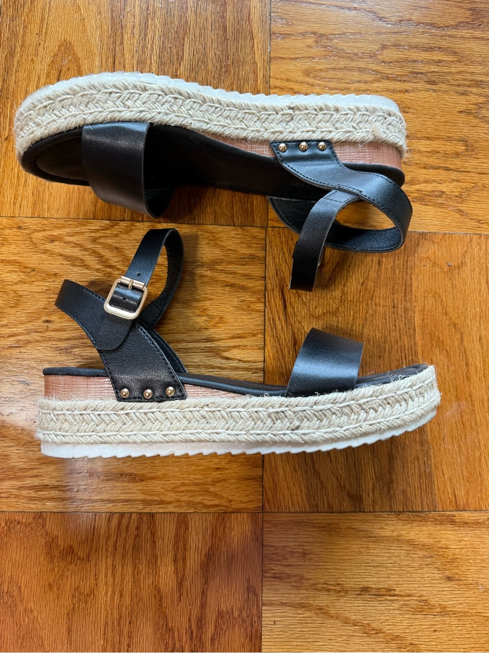 Women’s sandals size 10